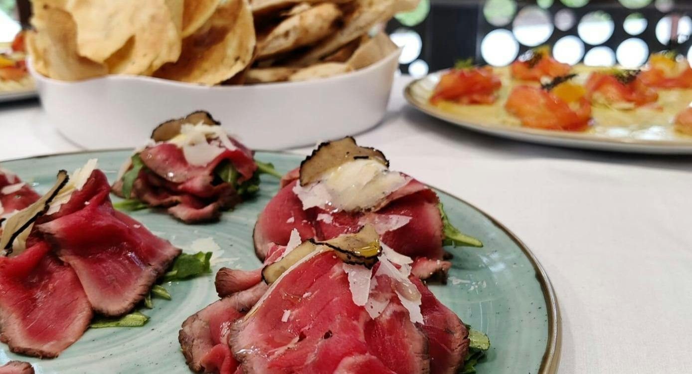 Dukes Bar & Deli